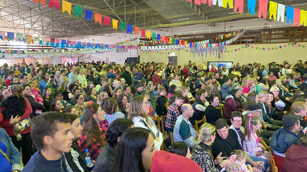 escolas-municipais-realizam-festas-juninas-com-grande-participacao-da-comunidade