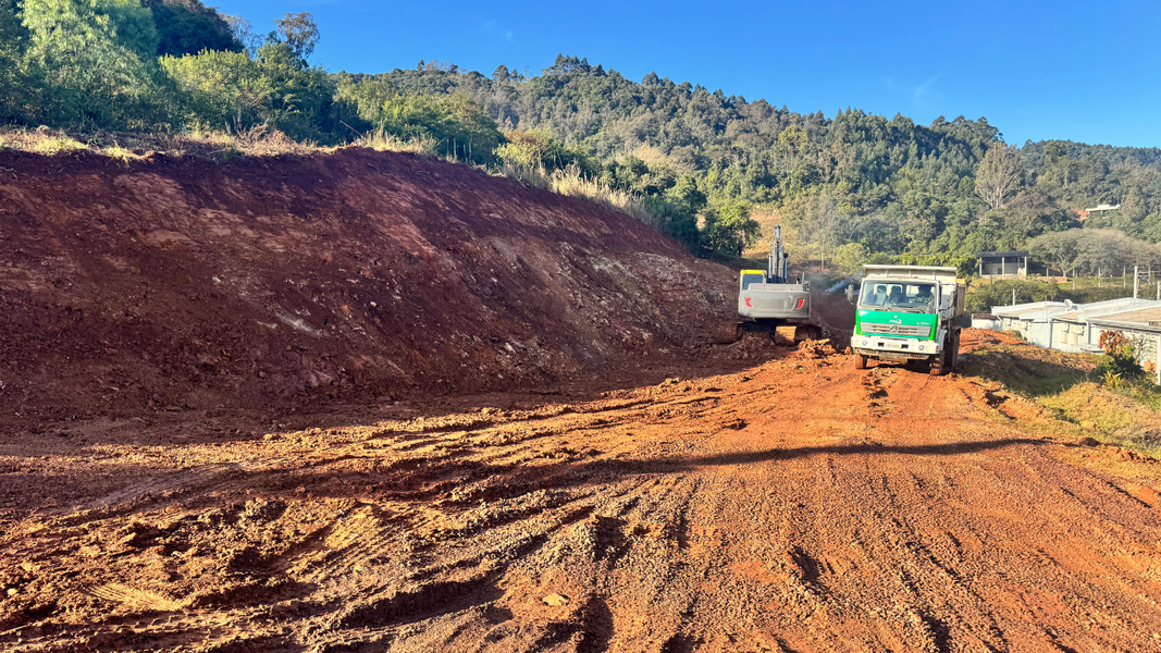 prefeitura-inicia-terraplanagem-para-novo-estacionamento-no-entorno-do-posto-de-saude